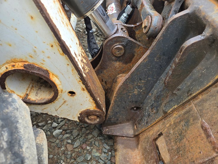 2017-bobcat-s570-image-18