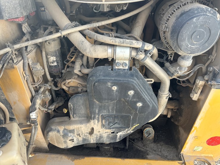 2017-caterpillar-239d-image-40