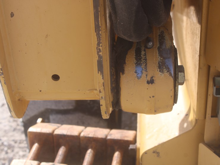 john-deere-325-image-52