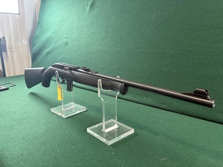 mossberg-int'l-702-plinkster-22lr-rifle-image-3