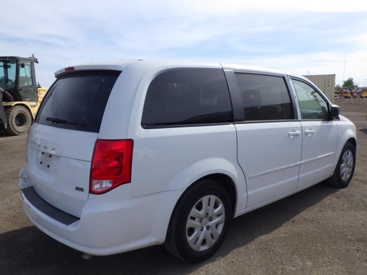 2015-dodge-grand-caravan-image-3