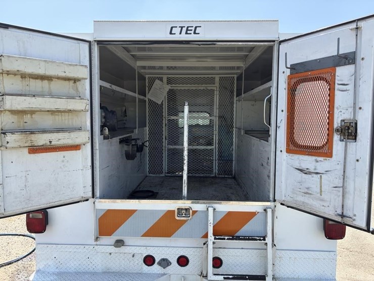 2002-chevrolet-3500hd-image-11