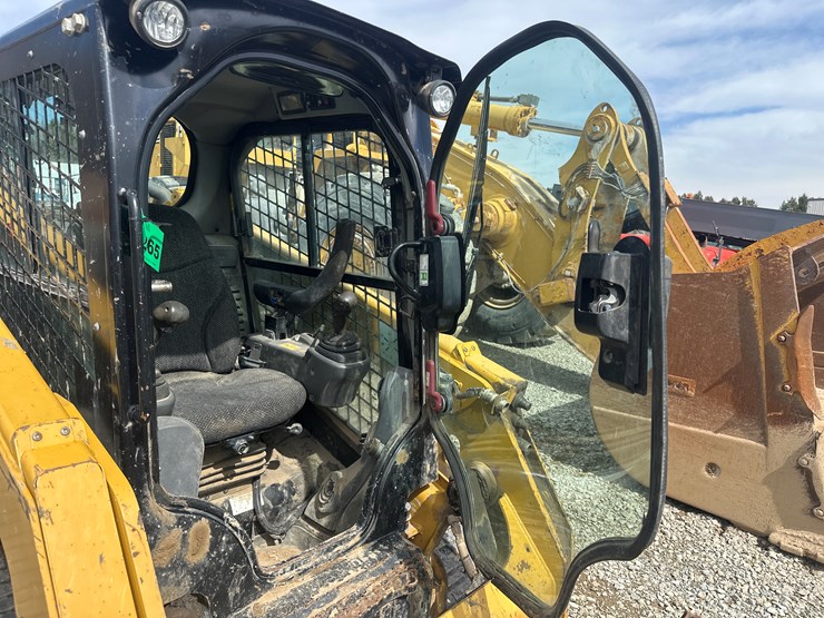 2017-caterpillar-239d-image-31