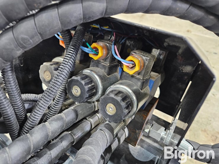 2025-massey-ferguson-730-image-13