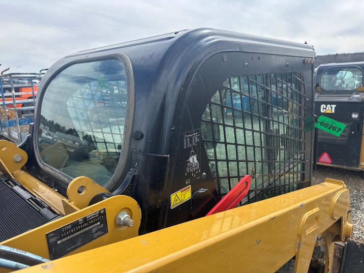 2019-caterpillar-239d-image-11