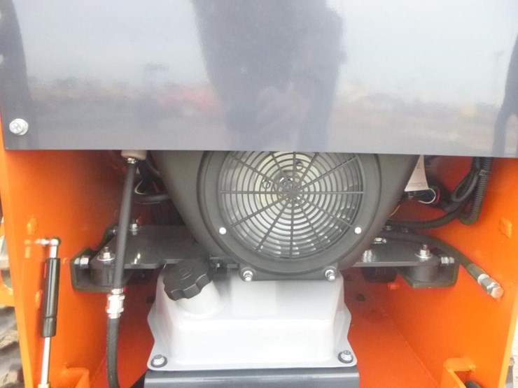 tpm-t460-skid-steer-track-loader-image-16