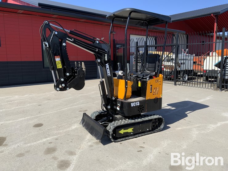 2025-massey-ferguson-730-image-1