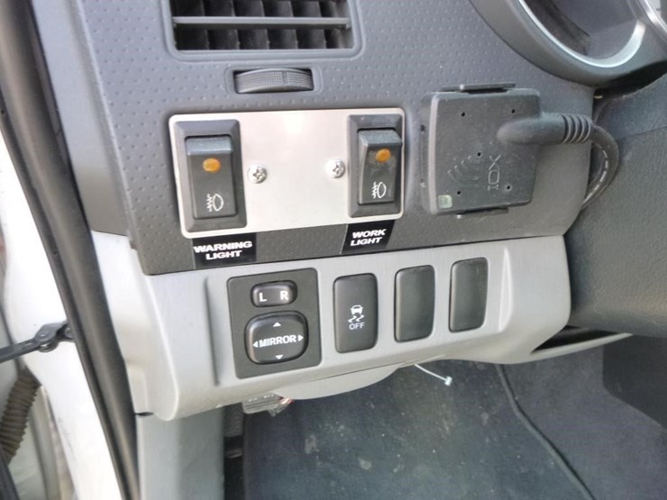 2013-toyota-tacoma-image-14