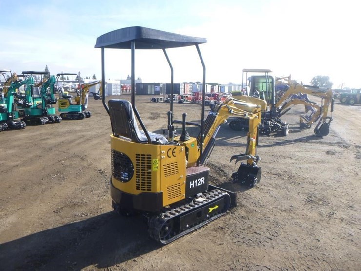 2025-agt-h12r-hydraulic-excavator-image-3