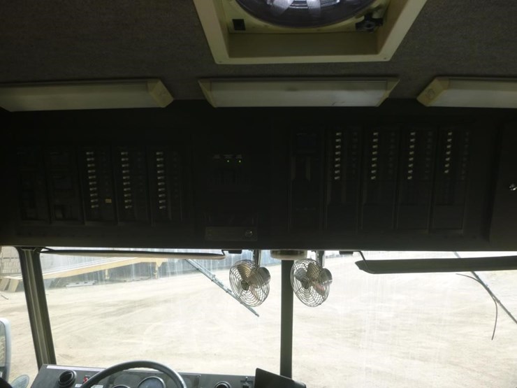 2005-freightliner-mt55-image-32