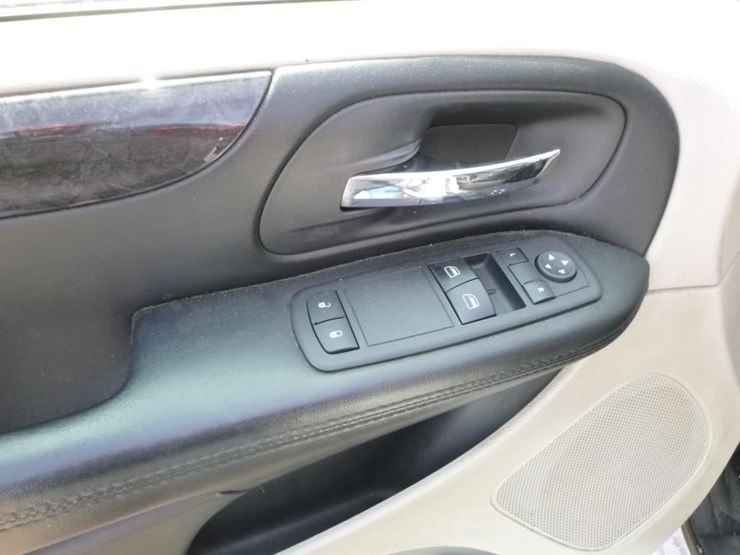 2014-dodge-grand-caravan-image-22