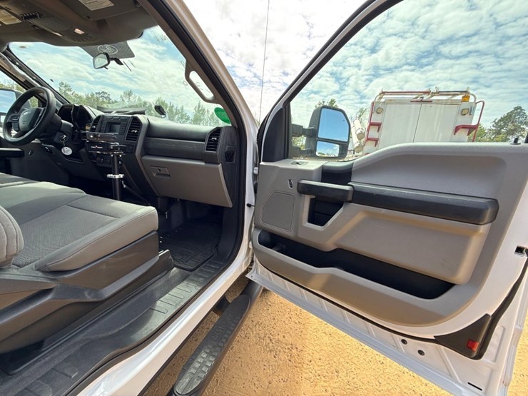 2019-ford-f250-xl-image-10