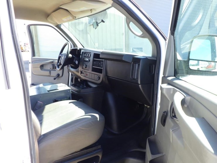 2012-chevrolet-express-2500-image-6