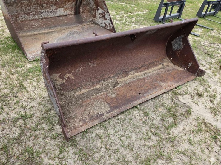 --6'-loader-dirt-bucket-image-4