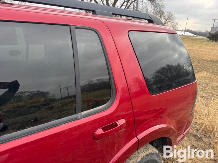 2010-ford-explorer-xlt-image-18