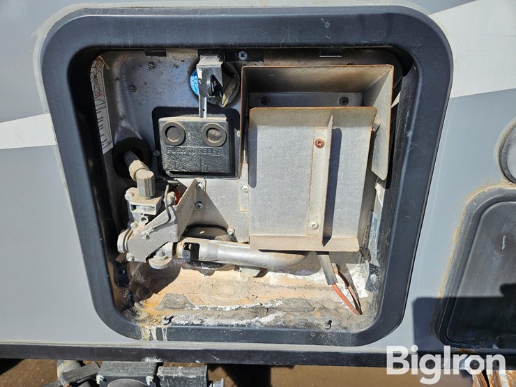 2020-massey-ferguson-730-image-14