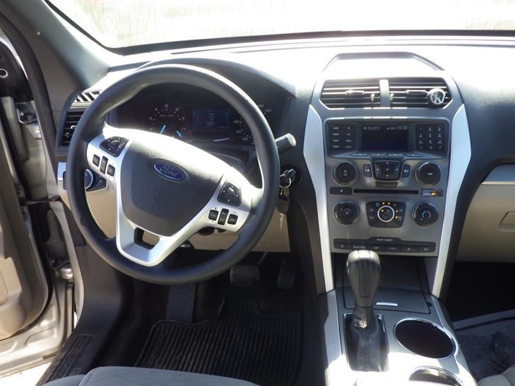 2014-ford-explorer-image-9