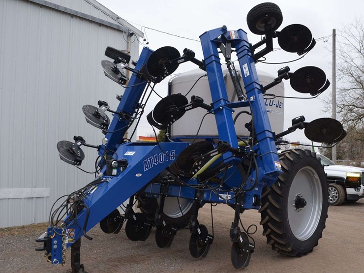 blu-jet-unverferth-4015-liquid-applicator-image-1