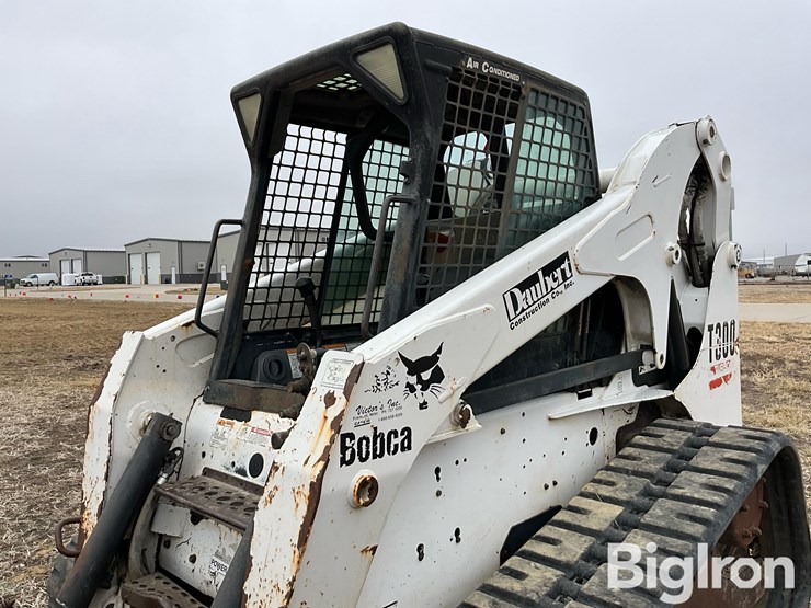 2004-bobcat-t300-image-9