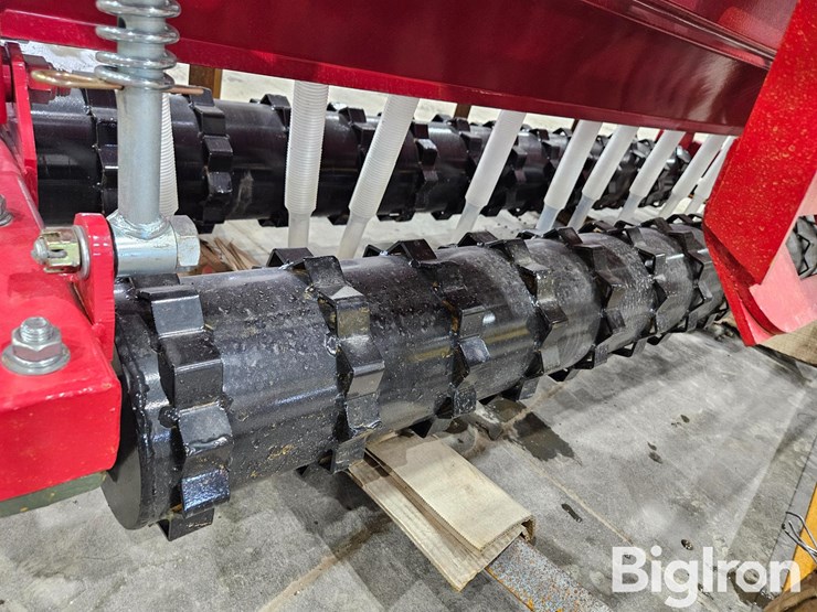 2025-massey-ferguson-730-image-18