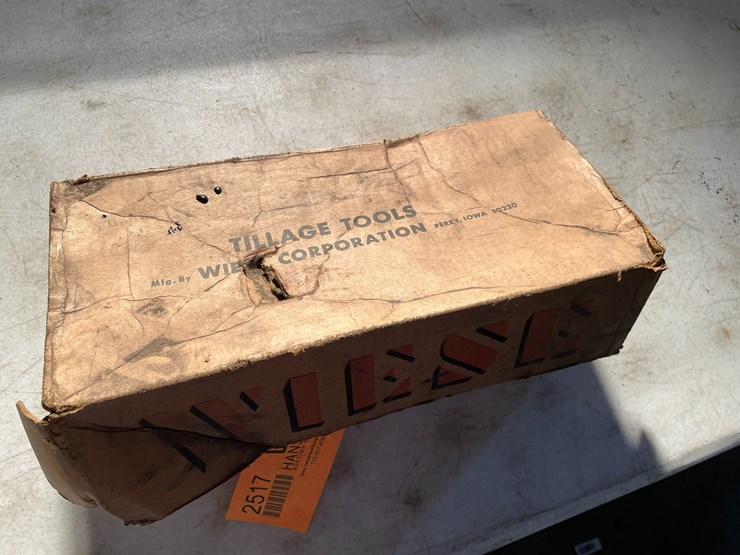 john-deere-145-image-7