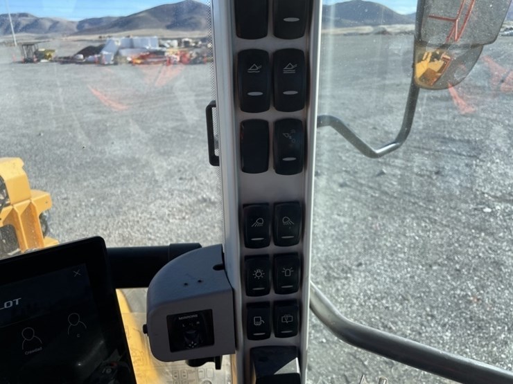 2021-volvo-l220h-image-32