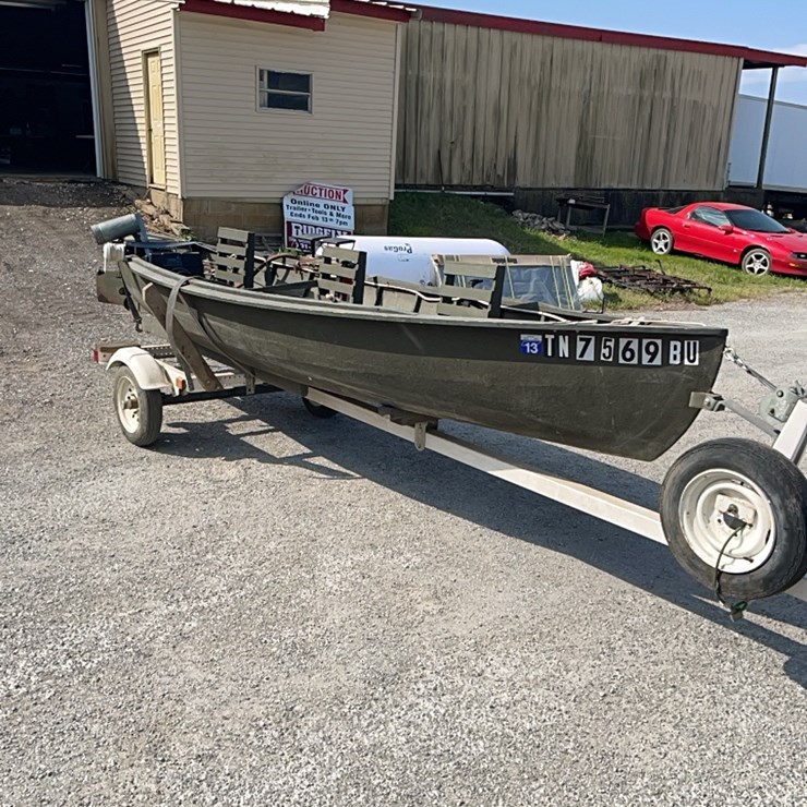 Rare super nice wood Reelfoot lake Calhouns  stump jumper boat with original seats with trailer