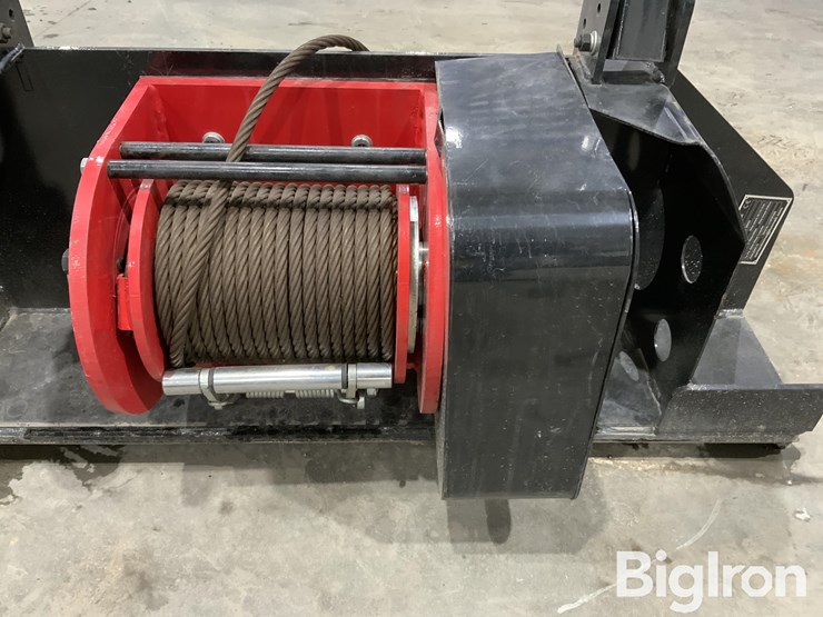 2025-massey-ferguson-730-image-9