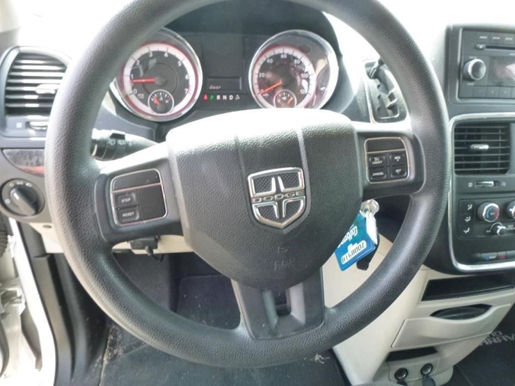 2014-dodge-grand-caravan-image-15