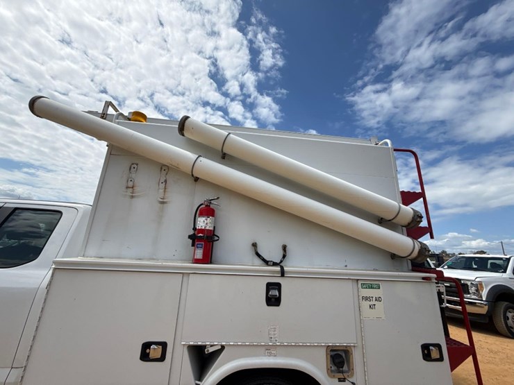 2017-ford-f550-xl-image-13