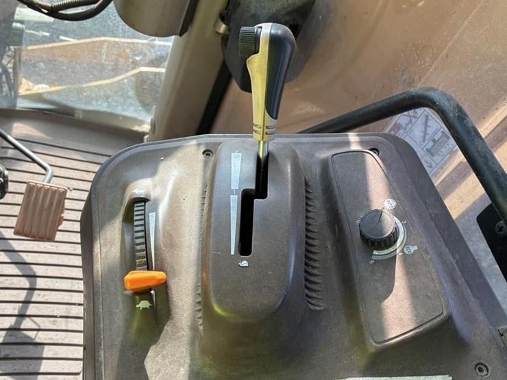 2004-john-deere-6420-image-27