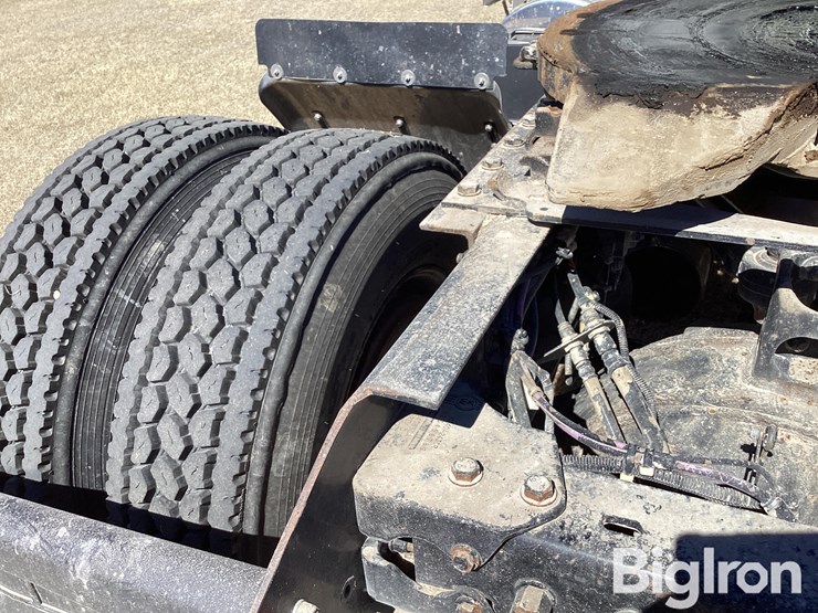 2019-kenworth-t680-image-18