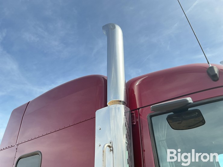 2017-peterbilt-567-image-16