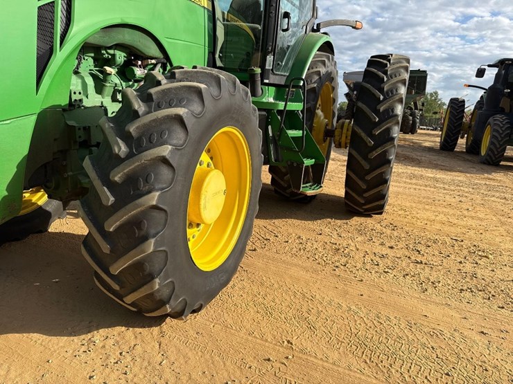 2012-john-deere-8260r-image-13