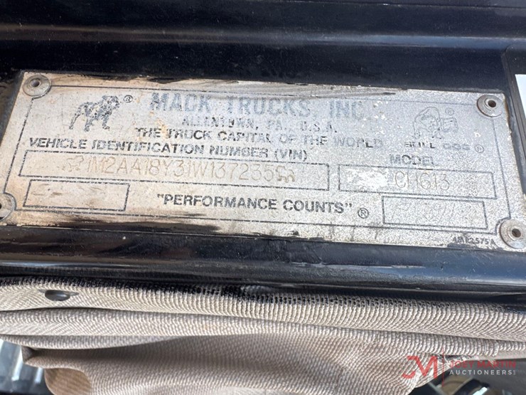 2001-mack-ch613-image-44