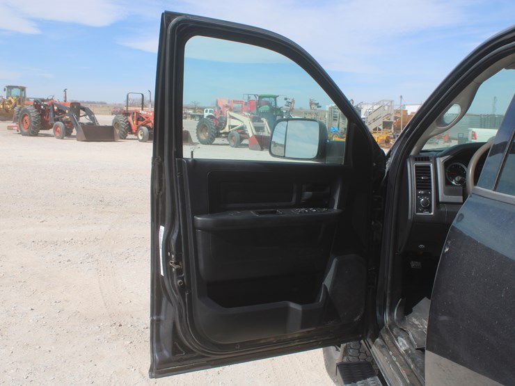 2015-dodge-3500-image-19