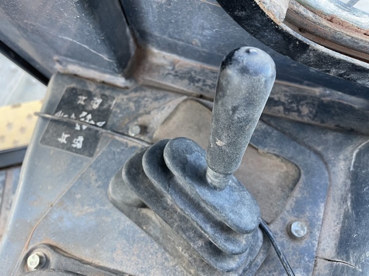 2013-deere-700k-lgp-image-31