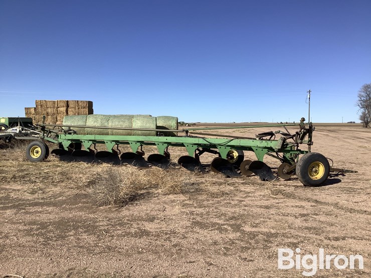 john-deere-8-image-4