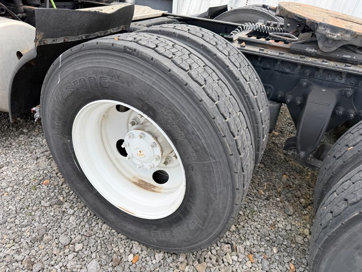 2018-freightliner-122sd-image-7