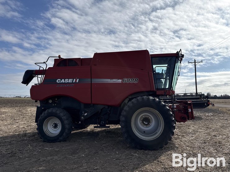 2011-case-ih-6088-image-4