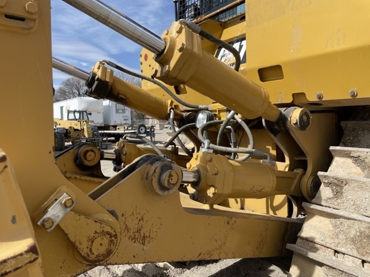 2015-caterpillar-d8t-image-33