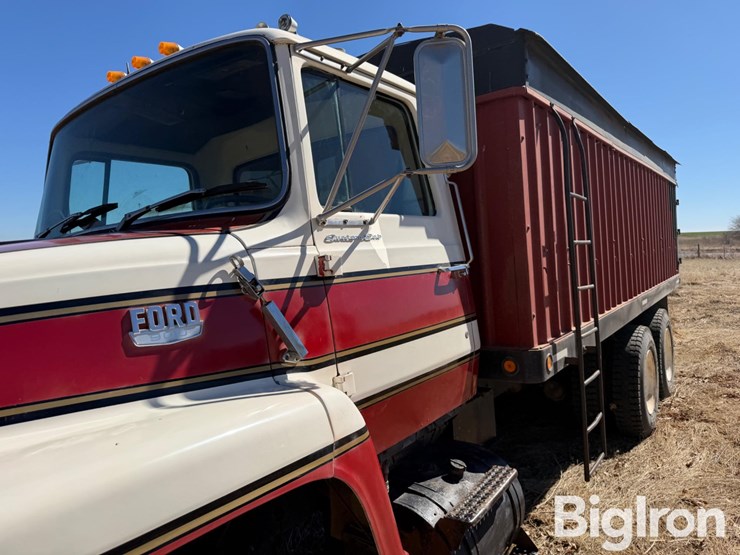 1977-ford-ln900-image-17