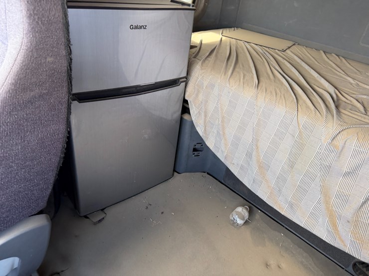 2018-freightliner-122sd-image-85