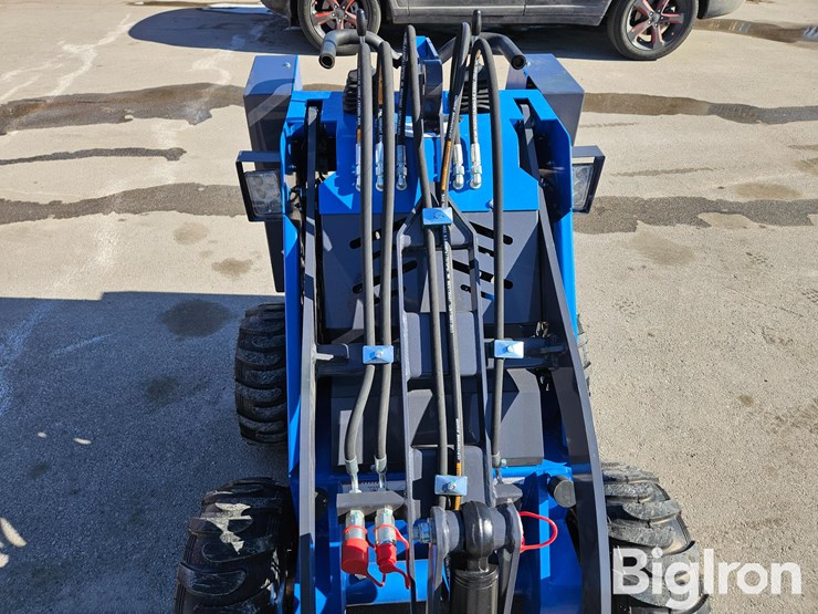 2025-massey-ferguson-730-image-16