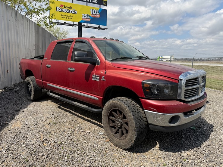 2008-dodge-2500-image-2