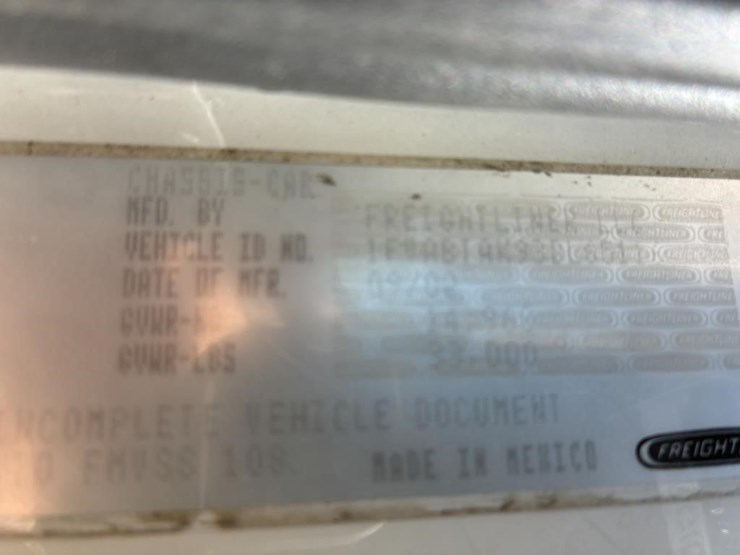 2003-freightliner-fl70-image-13