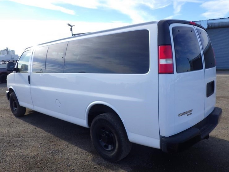 2013-chevrolet-express-3500-image-4