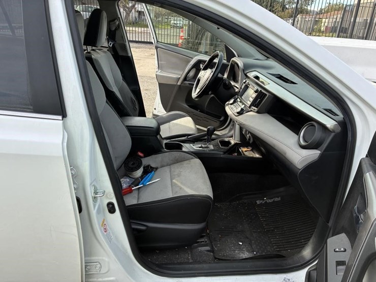 2017-toyota-rav4-image-10