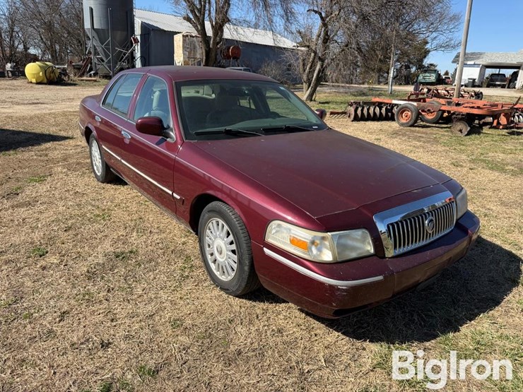 2007-mercury-grand-marquis-ls-4-door-sedan-image-3