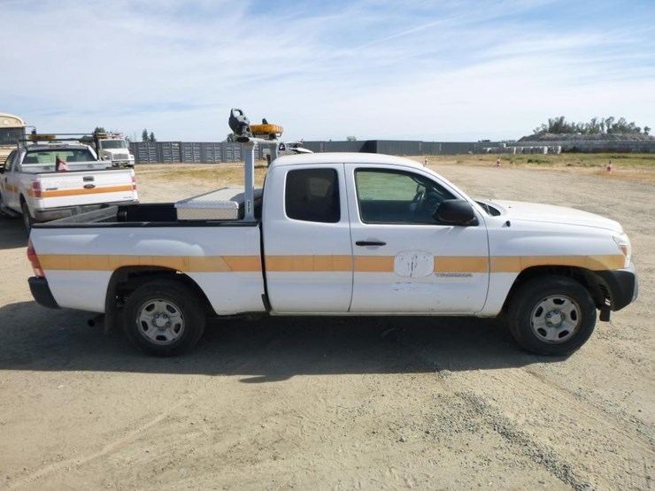 2013-toyota-tacoma-image-18